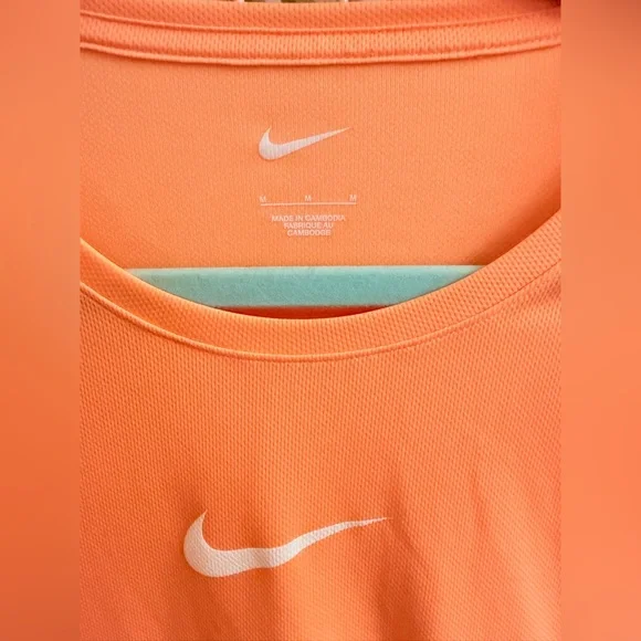 Nike Orange Women’s Light Athletic Top - Picture 2 of 4